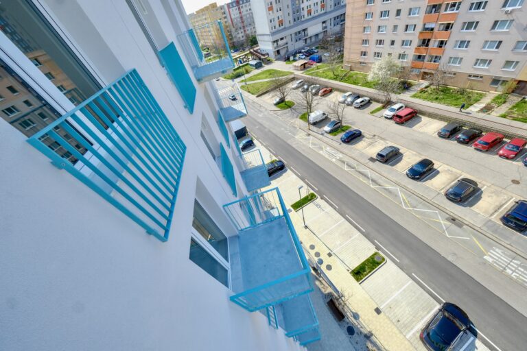 Mestský nájomný bytový dom na Muchovom námestí v Bratislave