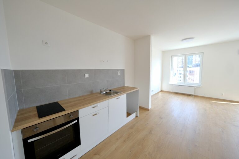 Mestský nájomný bytový dom na Muchovom námestí v Bratislave