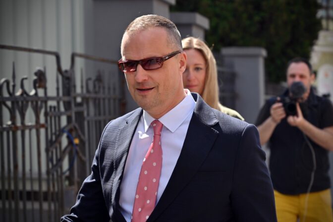 SÚDY: Neverejné zasadnutie s Danielom B.