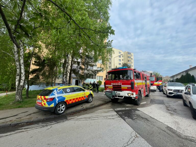 Hasici poziar.jpg