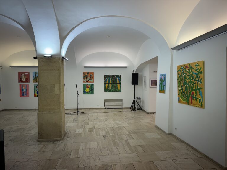 Otvorenie predajnej výstavy obrazov ľudí s autizmom v Galérii Francúzskeho inštitútu v Bratislave, 2. apríla