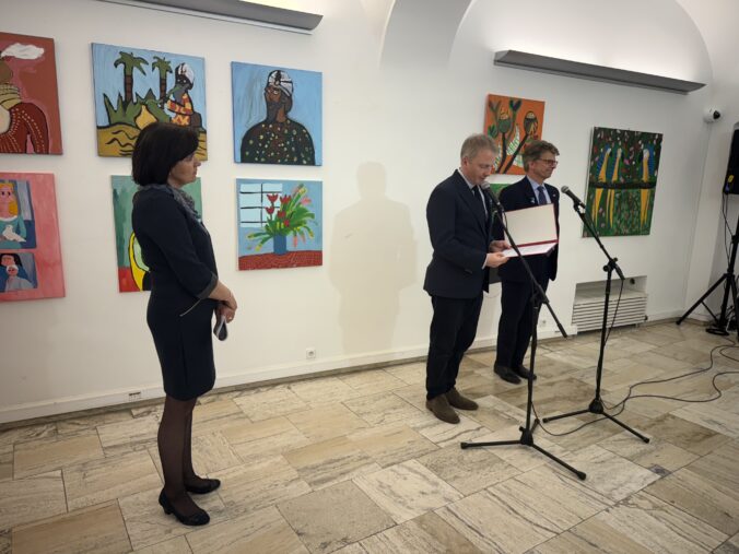 Otvorenie predajnej výstavy obrazov ľudí s autizmom v Galérii Francúzskeho inštitútu v Bratislave, 2. apríla
