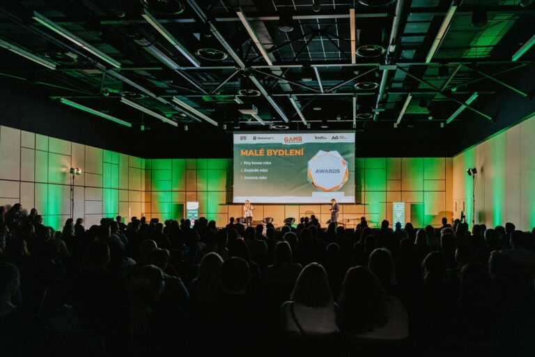 Kempovanie v prírode, ktoré je luxusné.