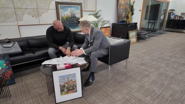 Obžalovaný podnikateľ Norbert Bödör počas stretnutia s premiérom Robertom Ficom na úrade vlády.