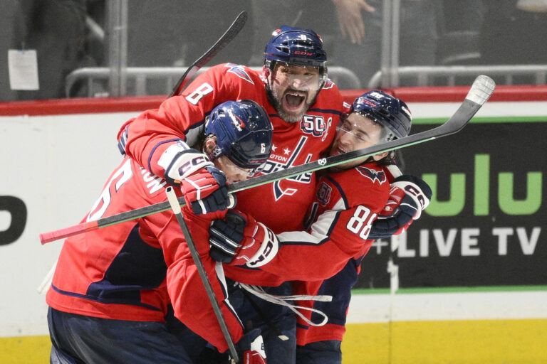 APTOPIX Blackhawks Capitals Hockey