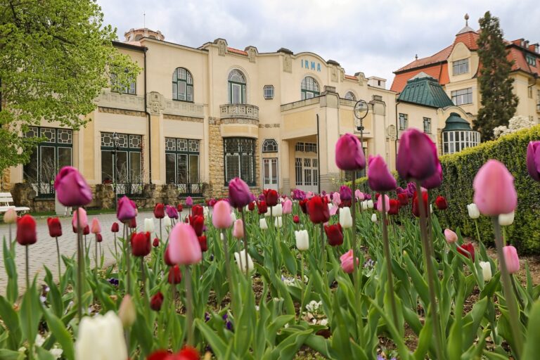 Apríl v Piešťanoch: Tulipány, čarodejnice aj otvorenie vodáckej sezóny
