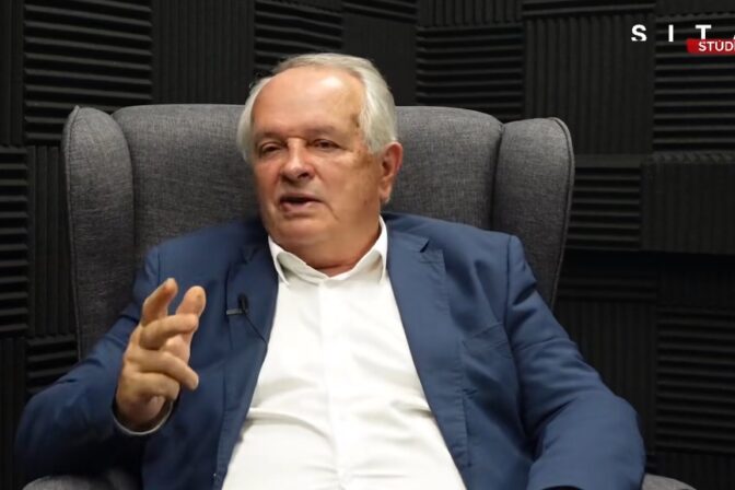 Poslanec Miroslav Radačovský počas rozhovoru pre agentúru SITA.