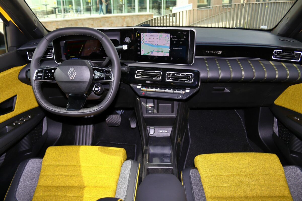 Renault_r5_bratislava_23.jpg