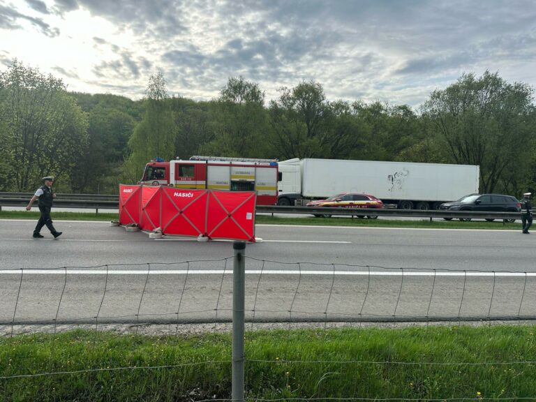 Tragická dopravná nehoda na privádzači z diaľnice do Košíc.