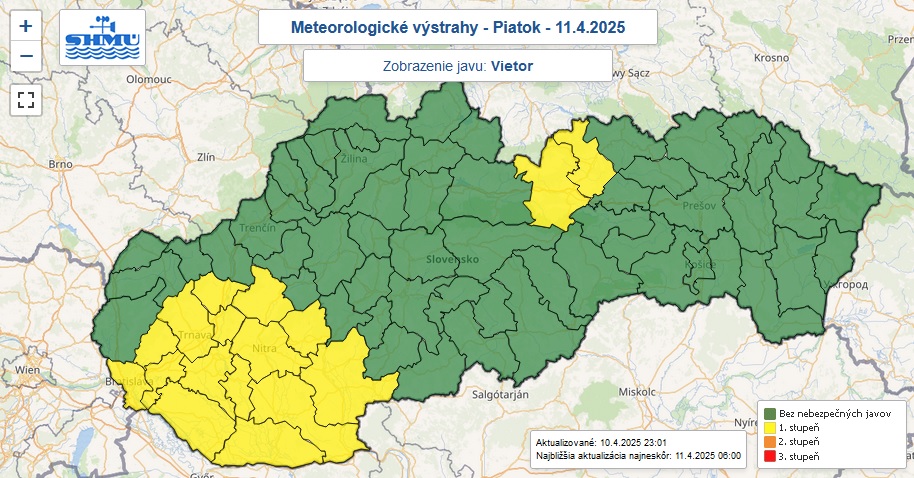 Výstraha prvého stupňa pred silným vetrom je na piatok 11. apríla 2025 vydaná pre okresy označené žltou farbou.