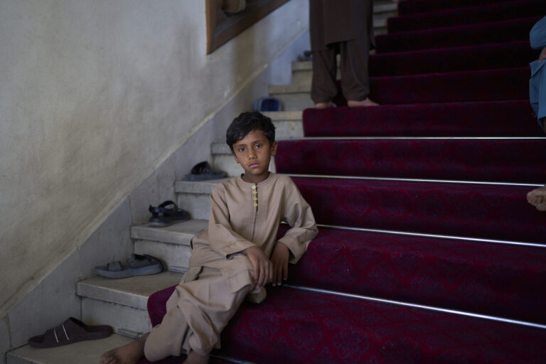 dieťa chlapec mešita schody