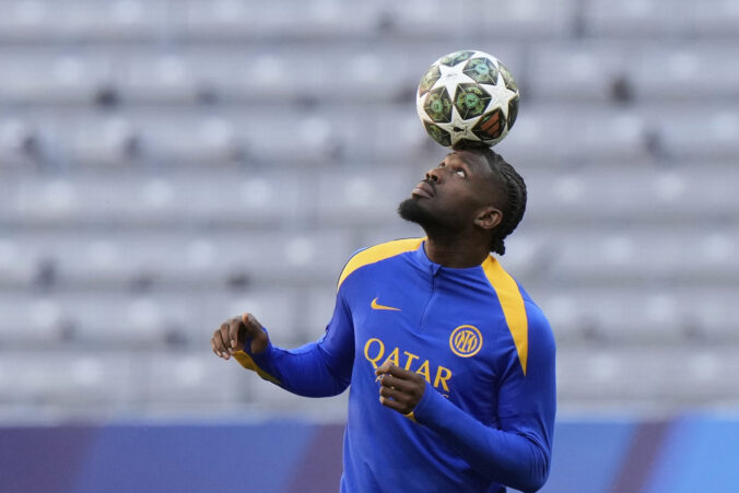Marcus Thuram Inter Miláno lopta