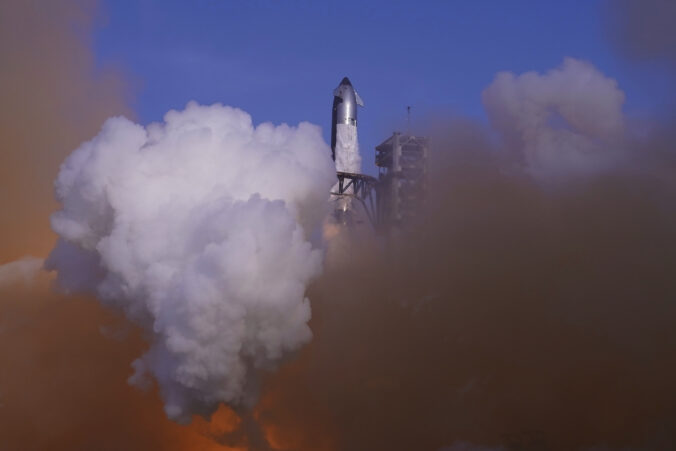 SpaceX Starship megaraketa dym