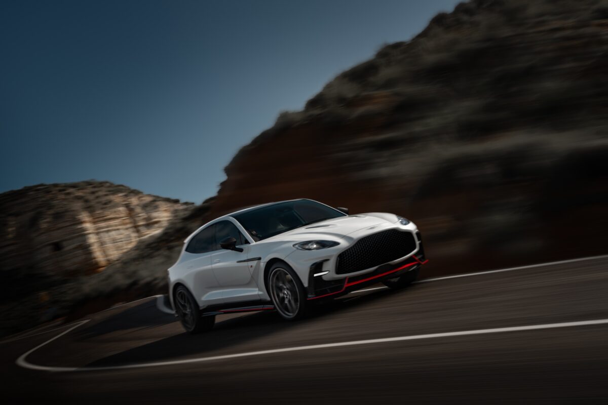 Aston martin dbx s_1.jpg