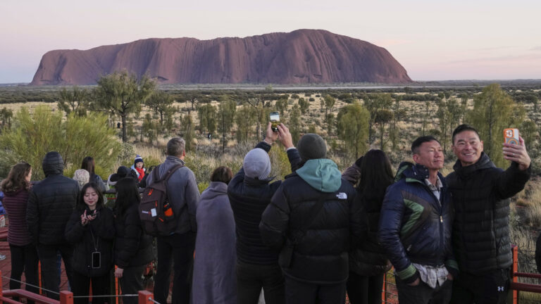 ľudia hora východ slnko