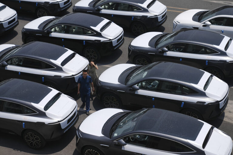 autá vozidlá ľudia