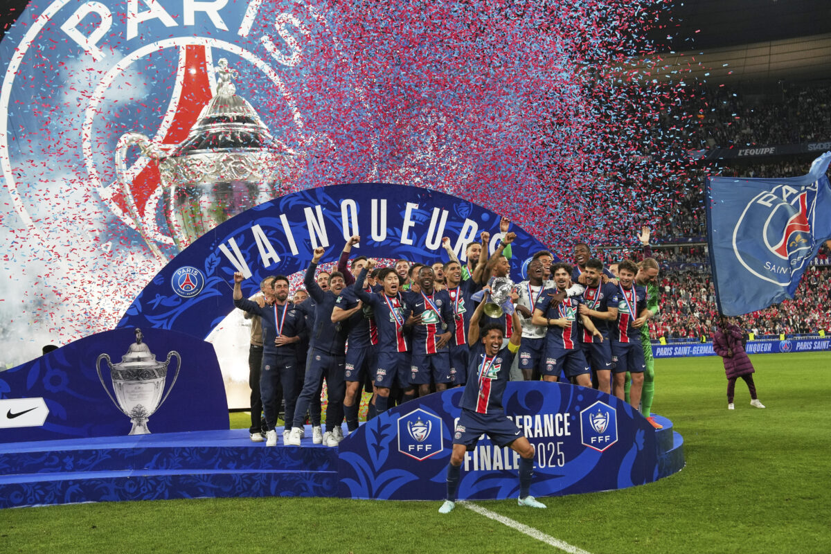 Tr&eacute;ner PSG vyz&yacute;va svoj t&iacute;m na zlep&scaron;enie v Lige majstrov. Na obhajcu titulu čak&aacute; Chelsea alebo FC Barcelona - SITA.sk