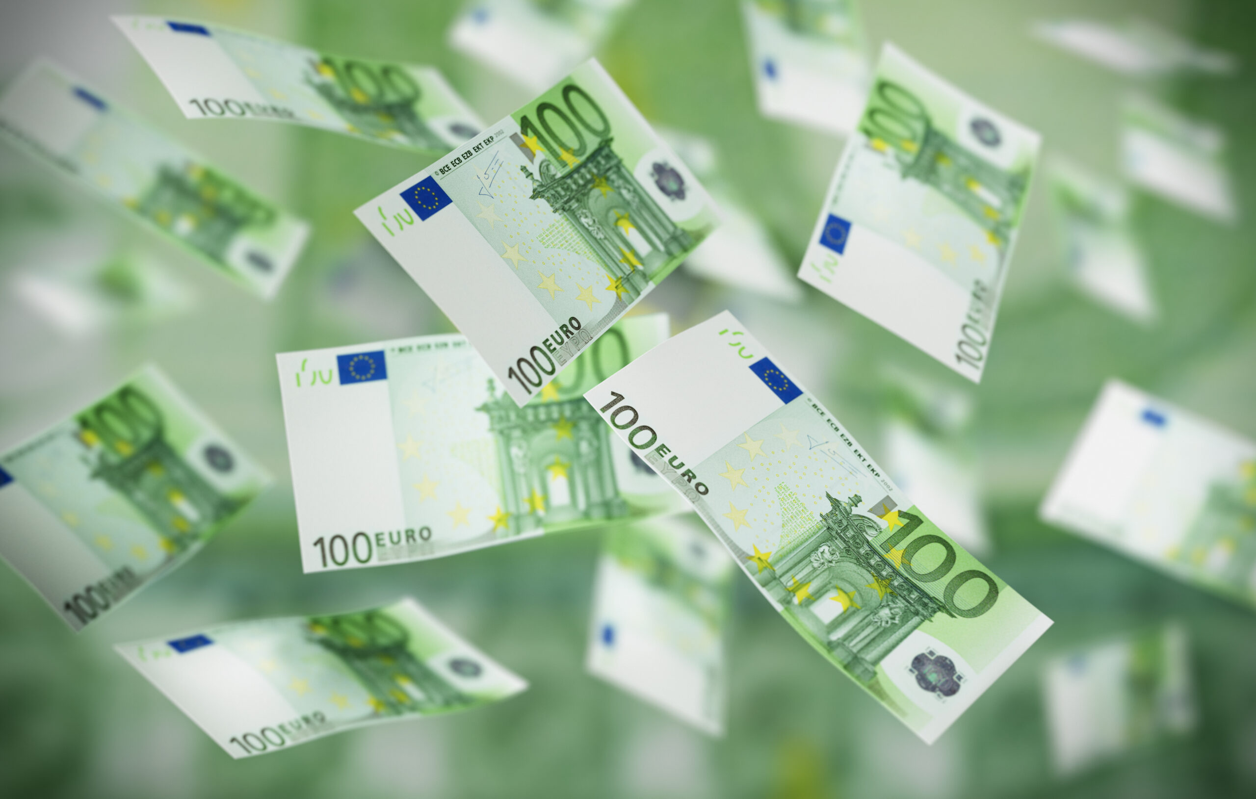 Peniaze, eurá, sto eur