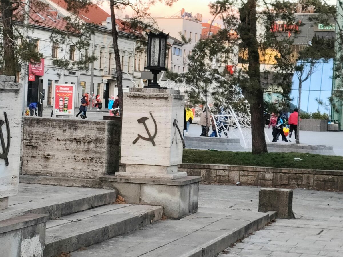 Pomník na košickom Námestí osloboditeľov.