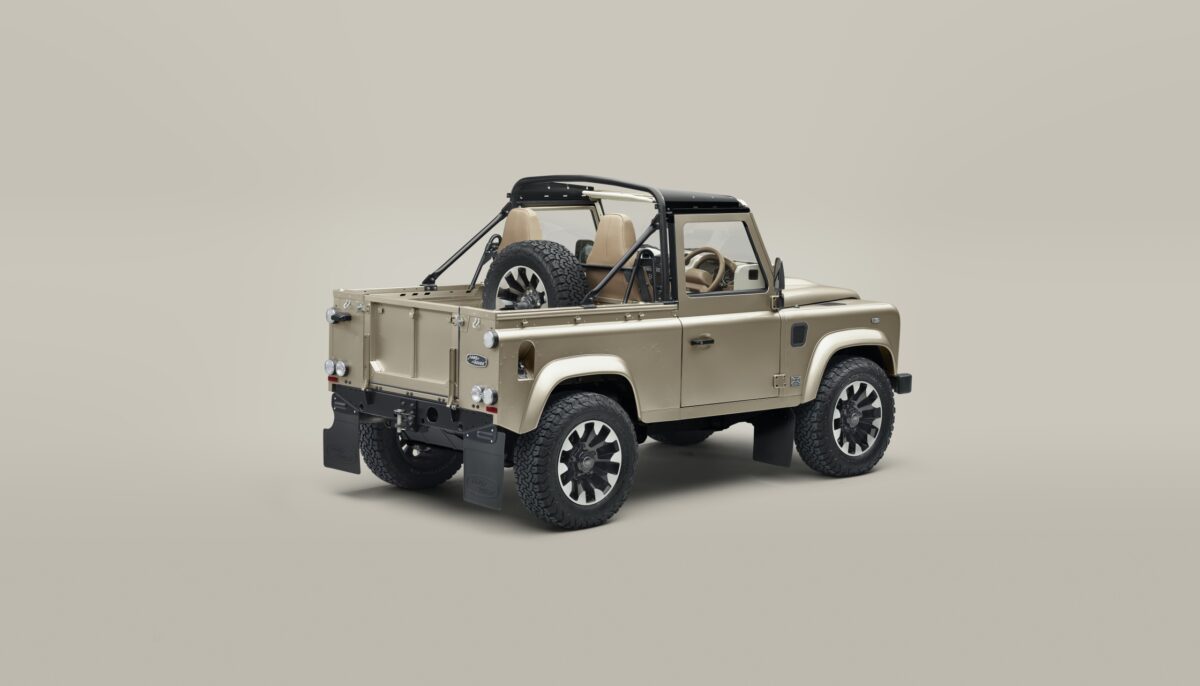 Landrover_defender_classic_v8_2025_03.jpg