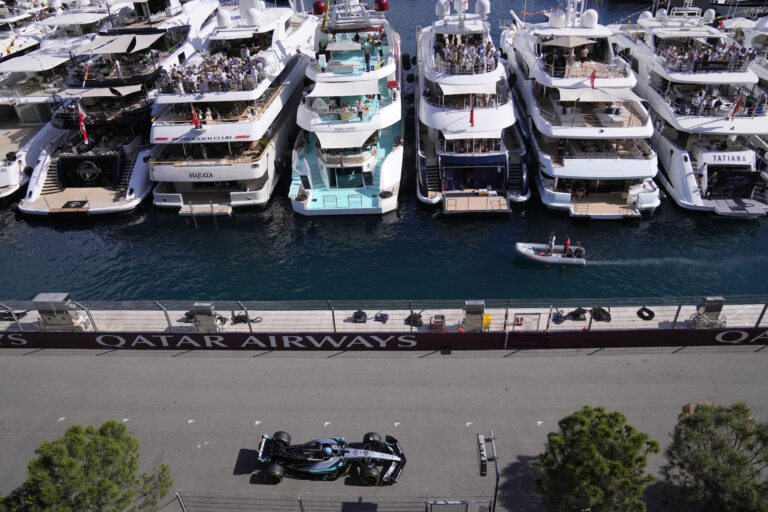 jazdec F1 formula loď ľudia preteky