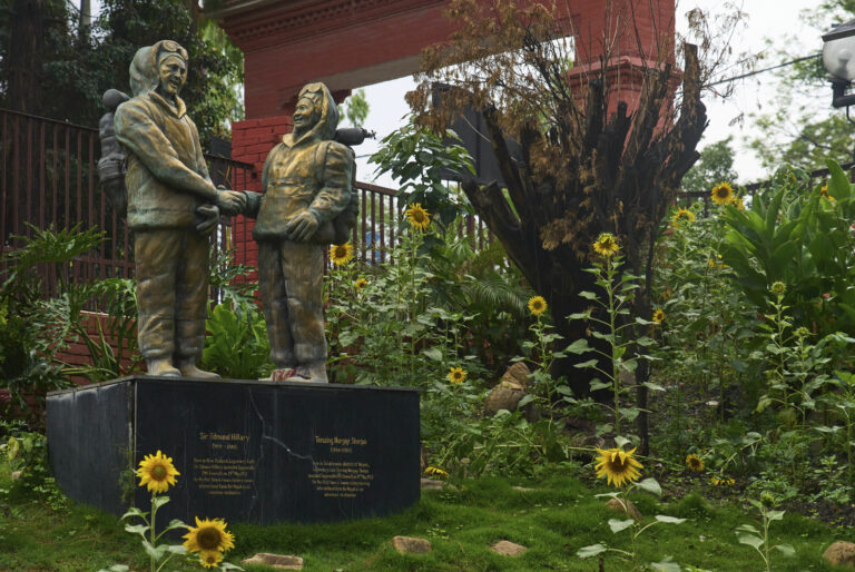 sochy Edmund Hillary Šerpa Tenzing Norgay horolezci Everest Kathmandu Nepál