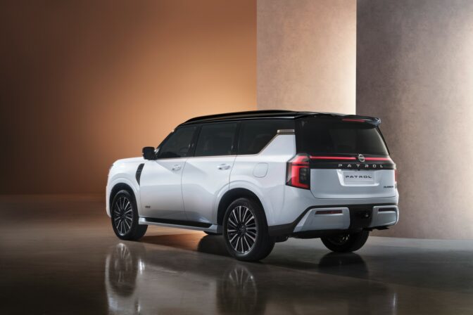 Nissan_patrol_7th02.jpg