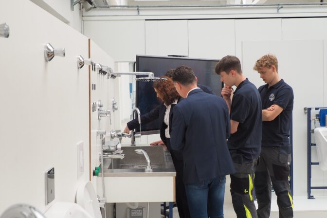 Stredná škola v Bratislave otvorila unikátnu učebňu: Remeslo tu spája prax s inováciou