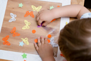 výroba papierových motýľov