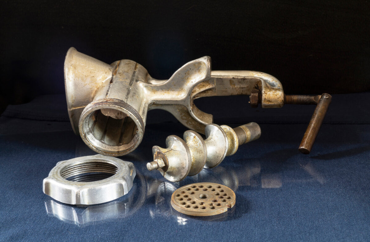 starý ručný mlynček