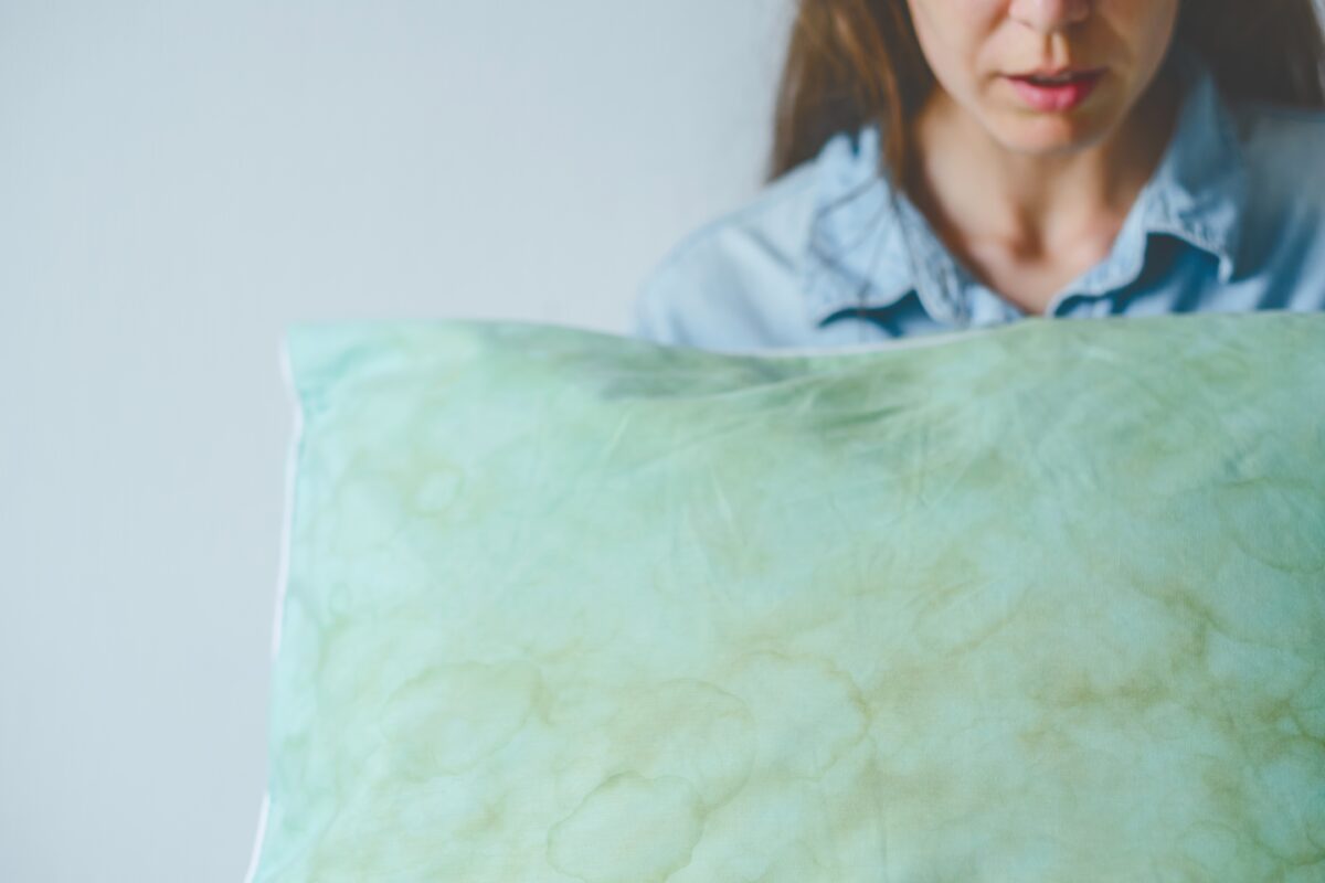 Žlté škvrny na vankúšoch