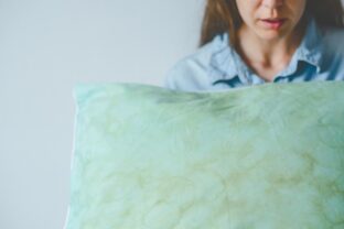 Žlté škvrny na vankúšoch