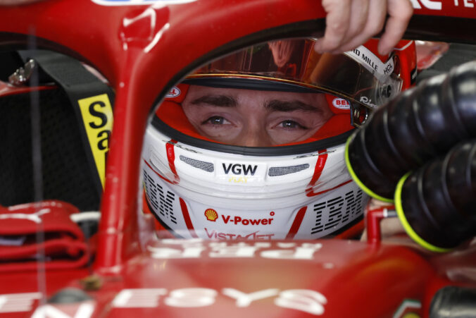 Pilot Ferrari Charles Leclerc helma formula