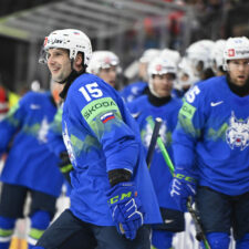 Zápas Slovinsko - Rakúsko na MS v hokeji 2025.
