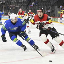 Zápas Slovinsko - Rakúsko na MS v hokeji 2025.