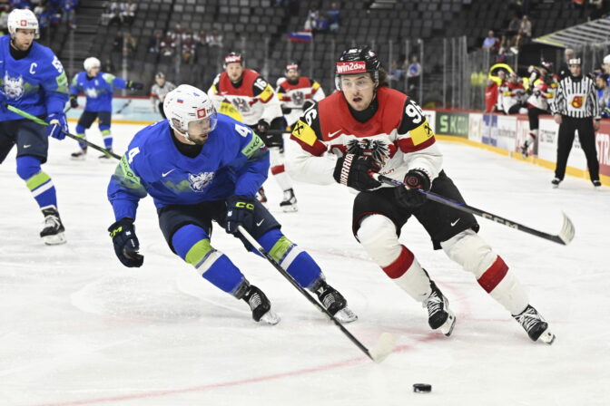 Zápas Slovinsko - Rakúsko na MS v hokeji 2025.