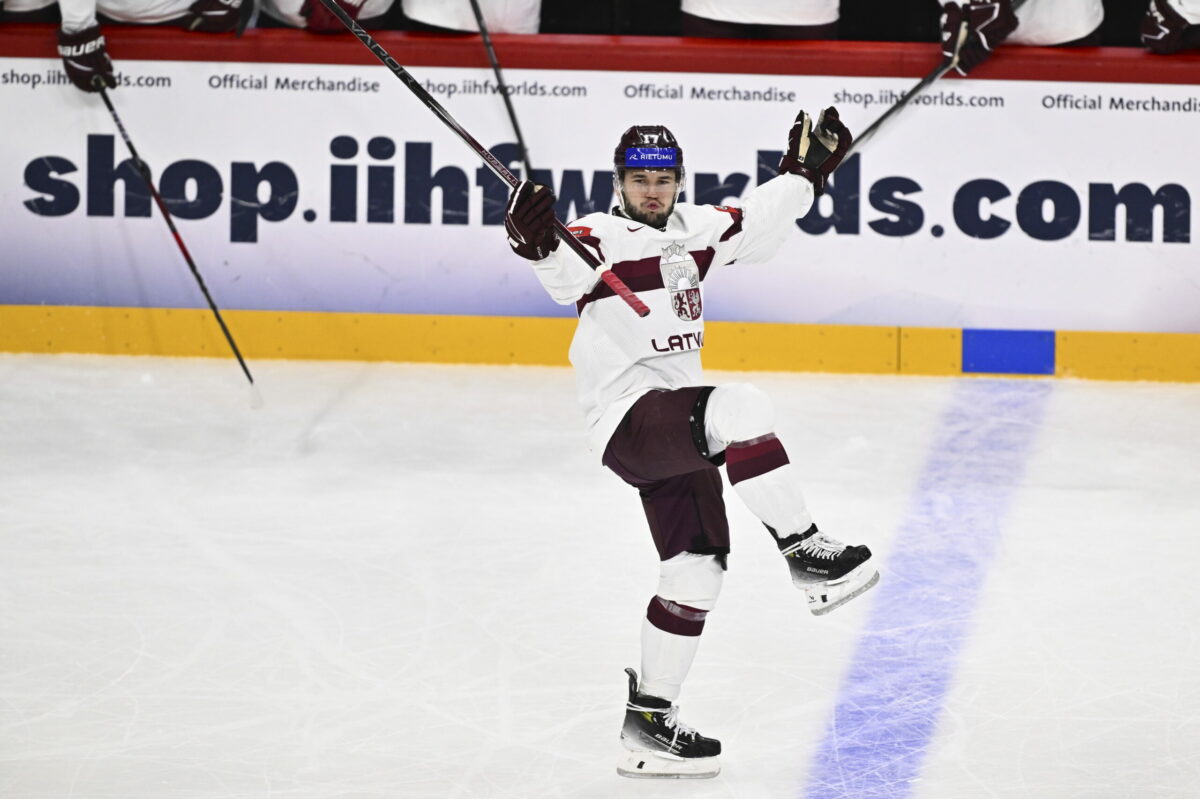 Zápas Slovinsko - Lotyšsko na MS v hokeji 2025.