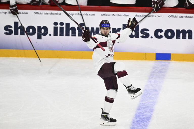 Zápas Slovinsko - Lotyšsko na MS v hokeji 2025.