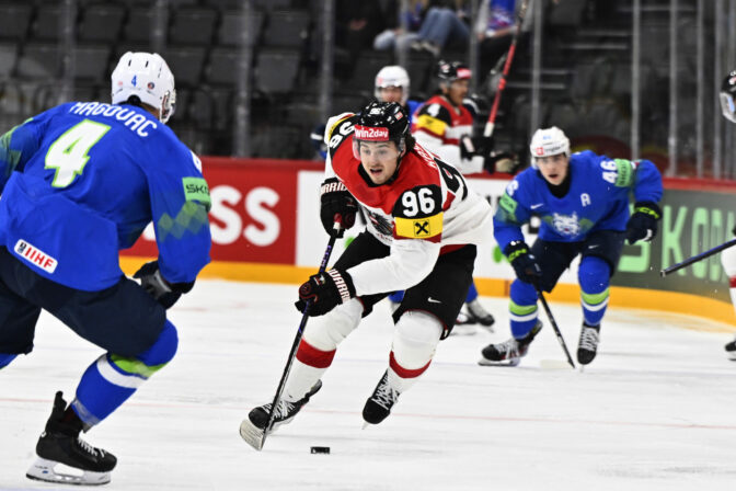 Zápas Slovinsko - Rakúsko na MS v hokeji 2025.
