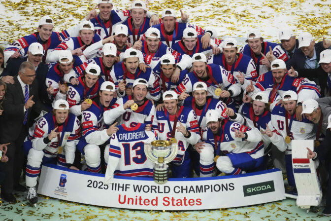 Finále MS v hokeji 2025: Švajčiarsko - USA