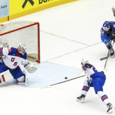 Zápas Kazachstan - USA na MS v hokeji 2025.