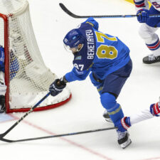 Zápas Kazachstan - USA na MS v hokeji 2025.