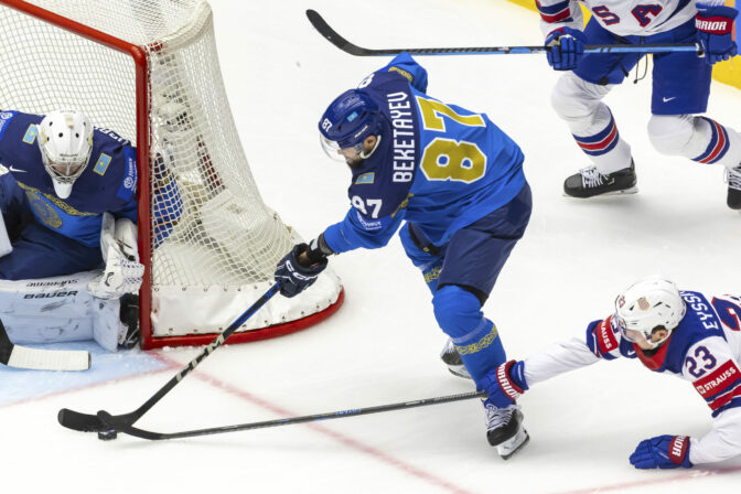 Zápas Kazachstan - USA na MS v hokeji 2025.