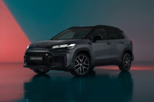 Toyota_corolla_cross_grsport_2025_02.jpg