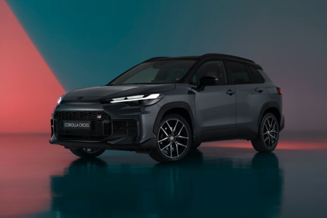 Toyota_corolla_cross_grsport_2025_02.jpg
