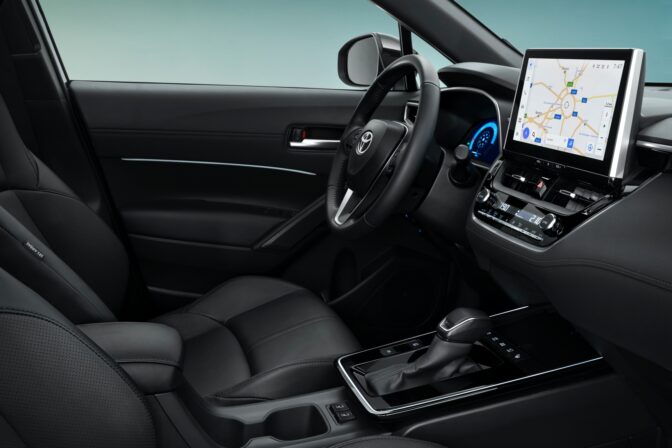 Toyota_corolla_cross_grsport_2025_03.jpg