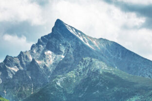 Vysoke tatry krivan.jpg