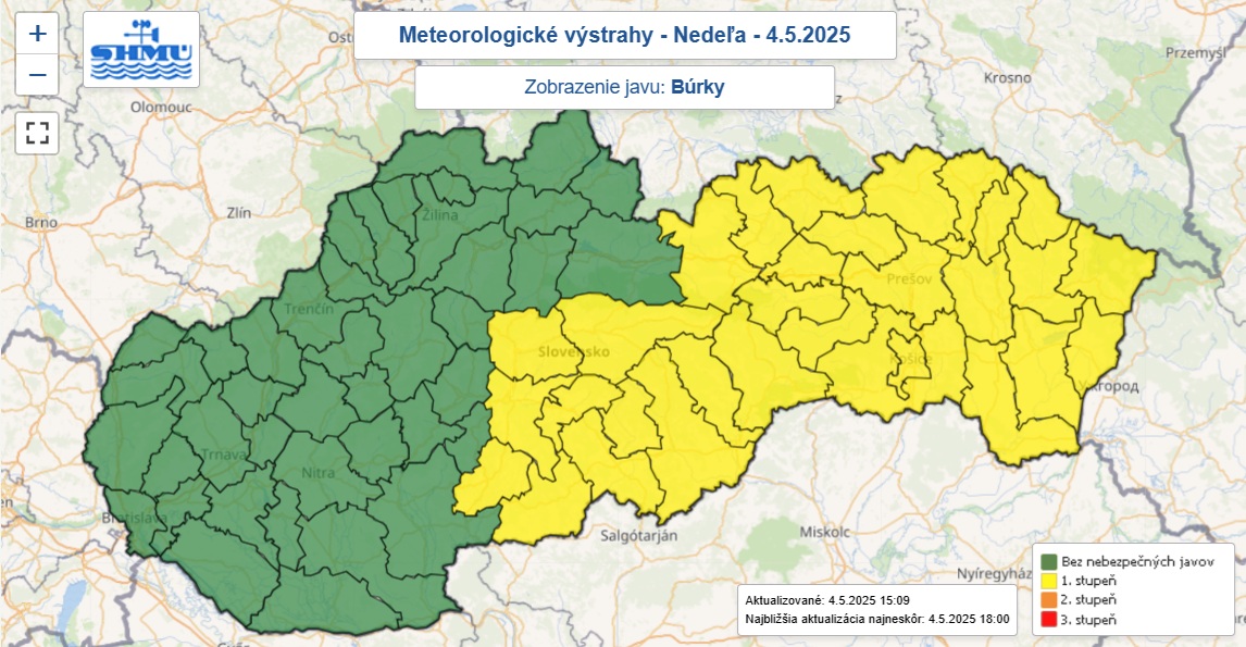 Výstraha prvého stupňa pred búrkami stále platí v okresoch označených žltou farbou.