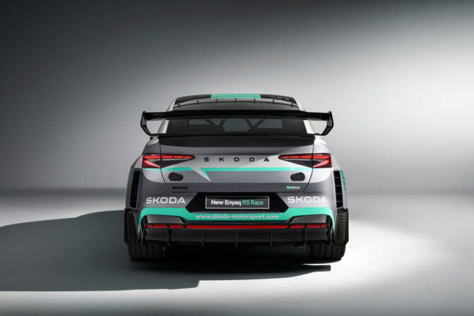 06_new_enyaq_rs_race_a906c7e3 1440x960 1.jpg