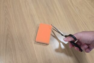 Odstrihnite roh hubky